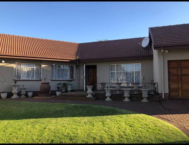 4 BEDROOM HOUSE FOR SALE IN BIRCHLEIGH NORTH